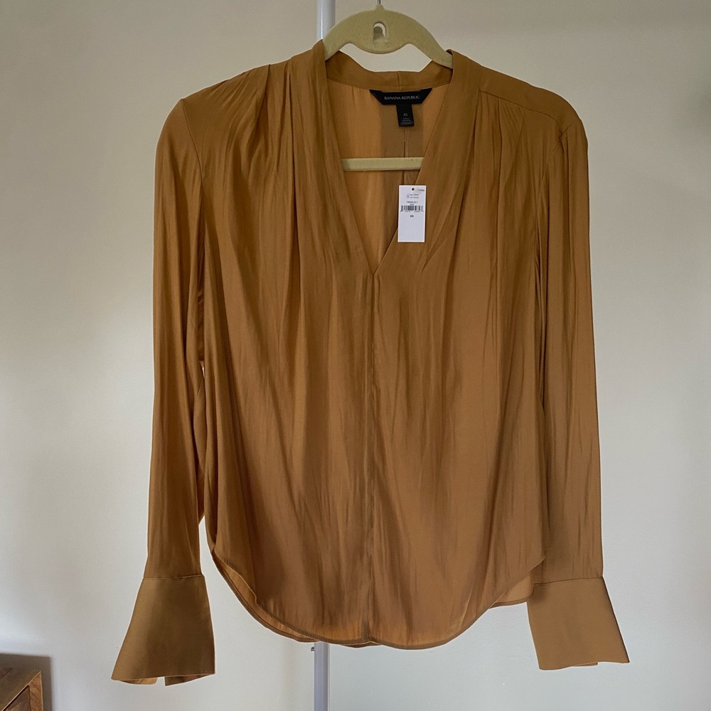 Banana Republic Camel gold V-Neck sheer lightweight blouse